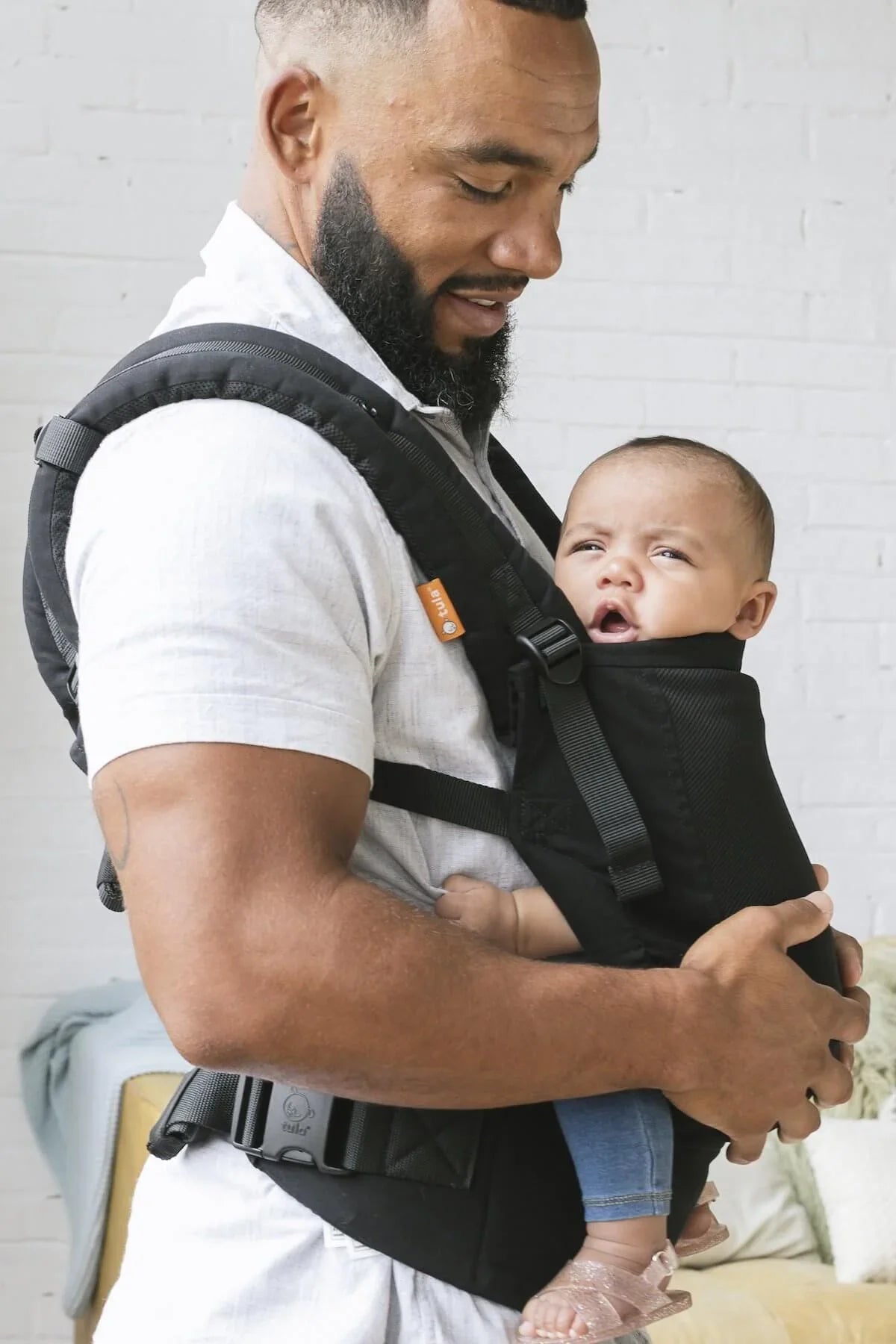 Urbanista - Mesh Free-to-Grow Baby Carrier